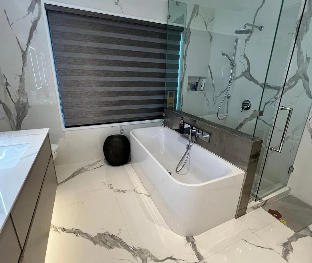Luxury Modern New House In Central Vancouver 0*,